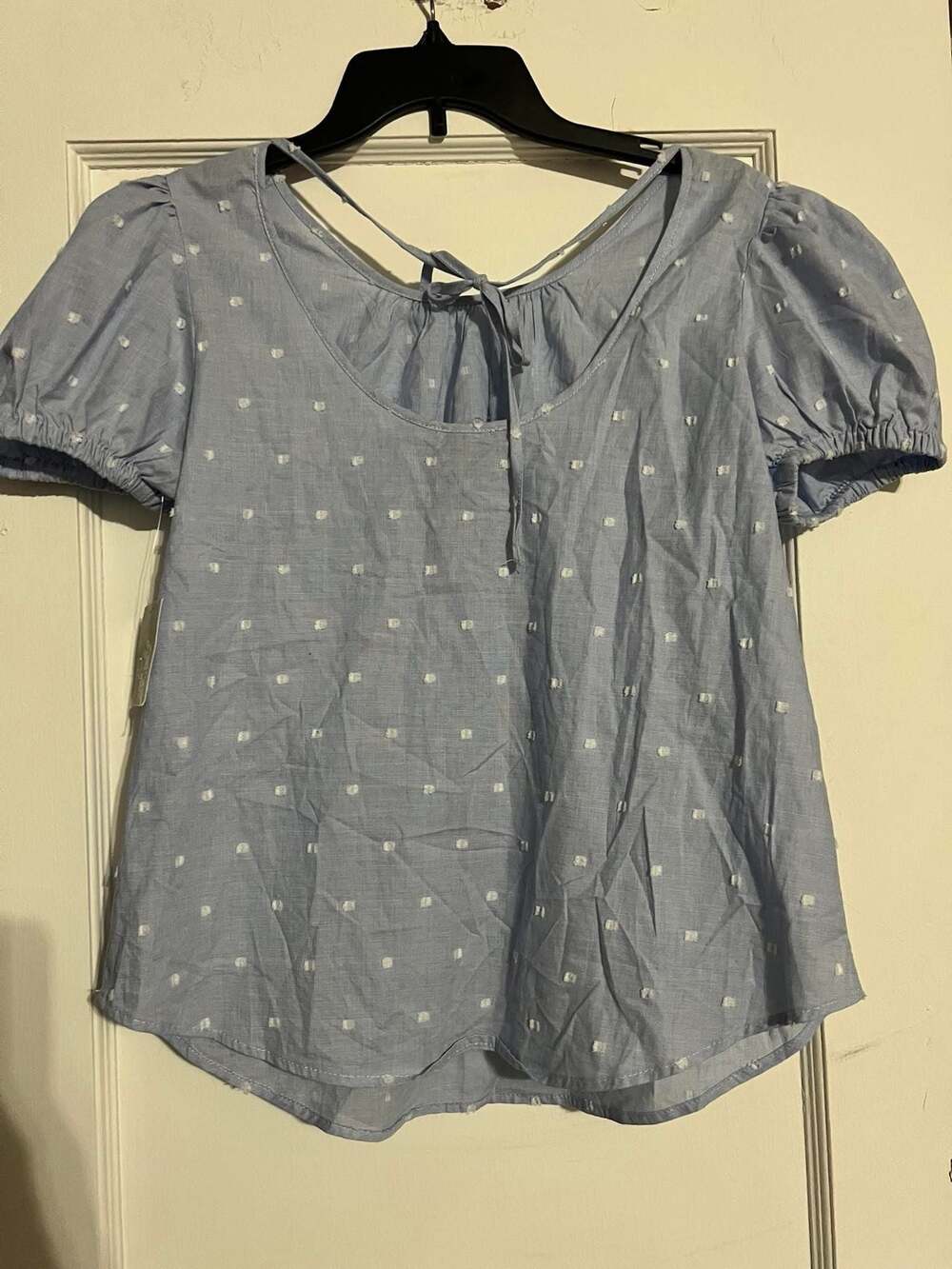 Universal Thread Women's Woven Clip Dot Puff Short Sleeve Tie-Back Blouse